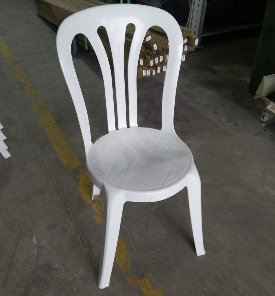 SILLA BLANCA DE PLÁSTICO PARA EXTERIOR Oller Stocks