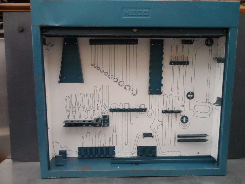 armario de herramientas con persiana heco