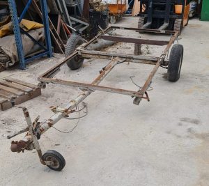 REMOLQUE CON RUEDAS Y PLATAFORMA