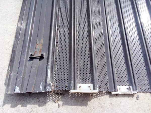 PERSIANA MICROPERFORADA CON MOTOR PARA COMERCIO 280x290 - Imagen 13