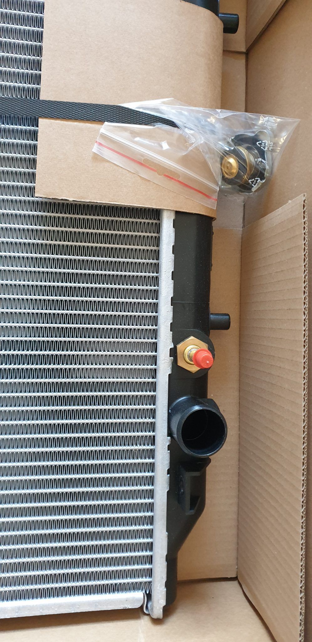 Radiador De Motor Nissens 68703A - Para Caja Manual, Con/sin Aire Acondicionado