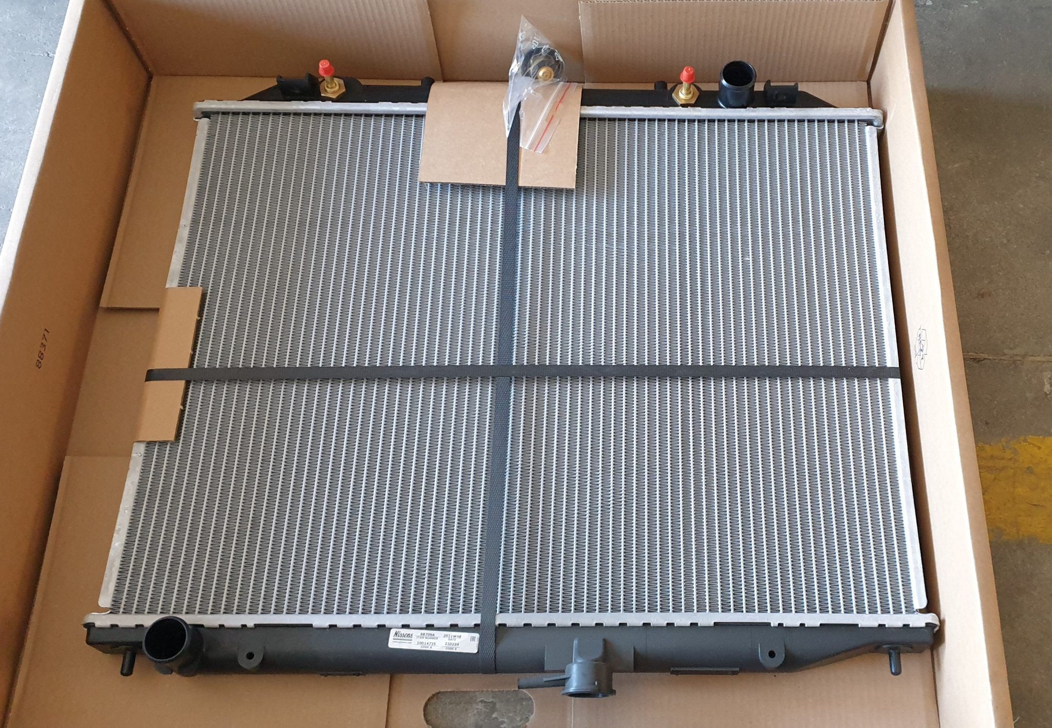 Radiateur D'huile Nissens 90948 - Compatible Citroën C5 III & Land Rover - Refroidisseur Huile Moteur