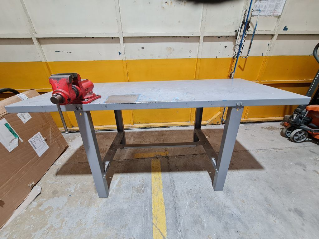 Milwaukee Arbeitsbank - Leicht, 1,2 Meter Lang, 10kg Tragend, Robuste Bauweise Für Werkstatt & Hobby