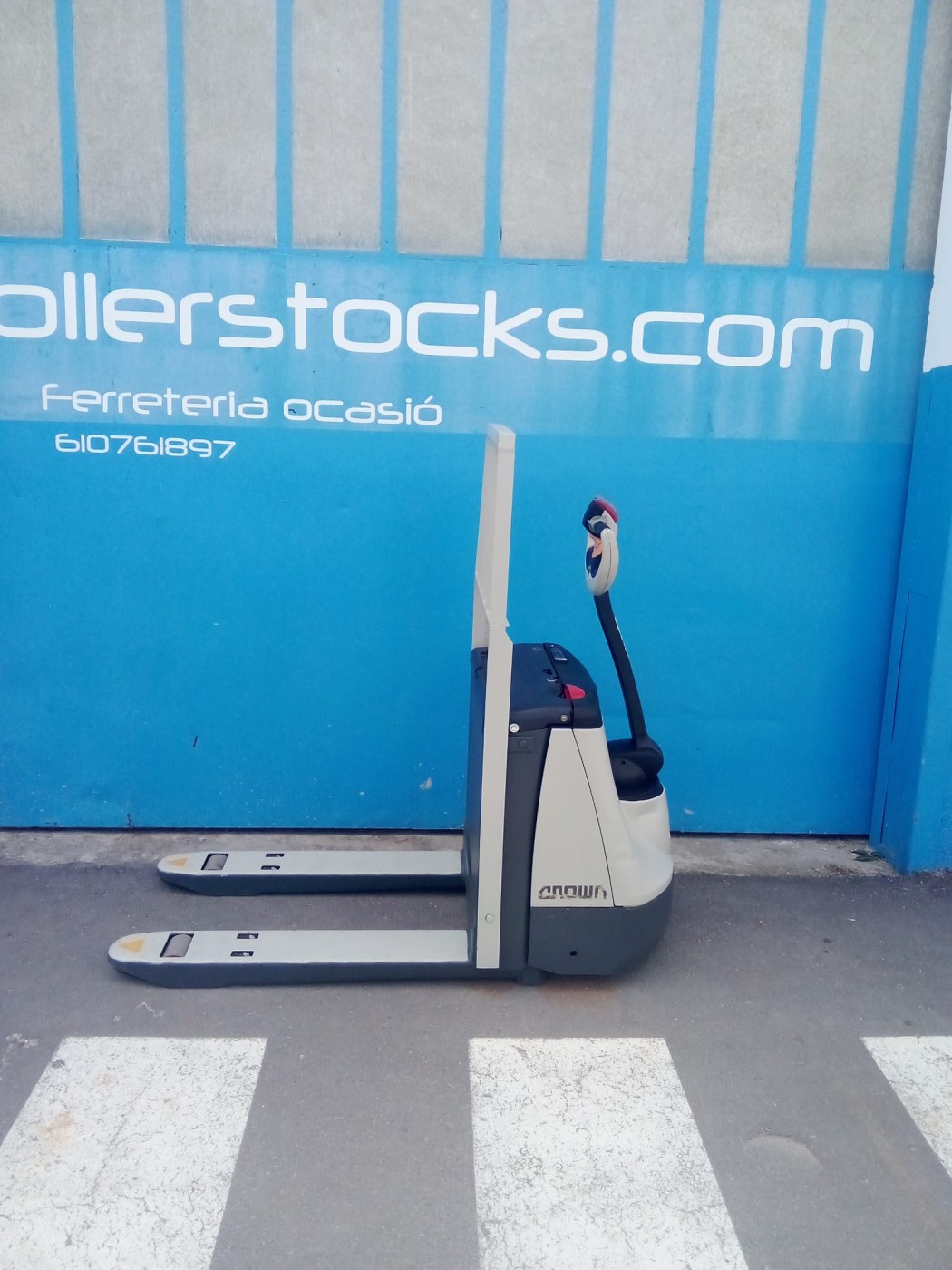APILADOR TRANSPALETA ELÉCTRICA CROWN WP 2320