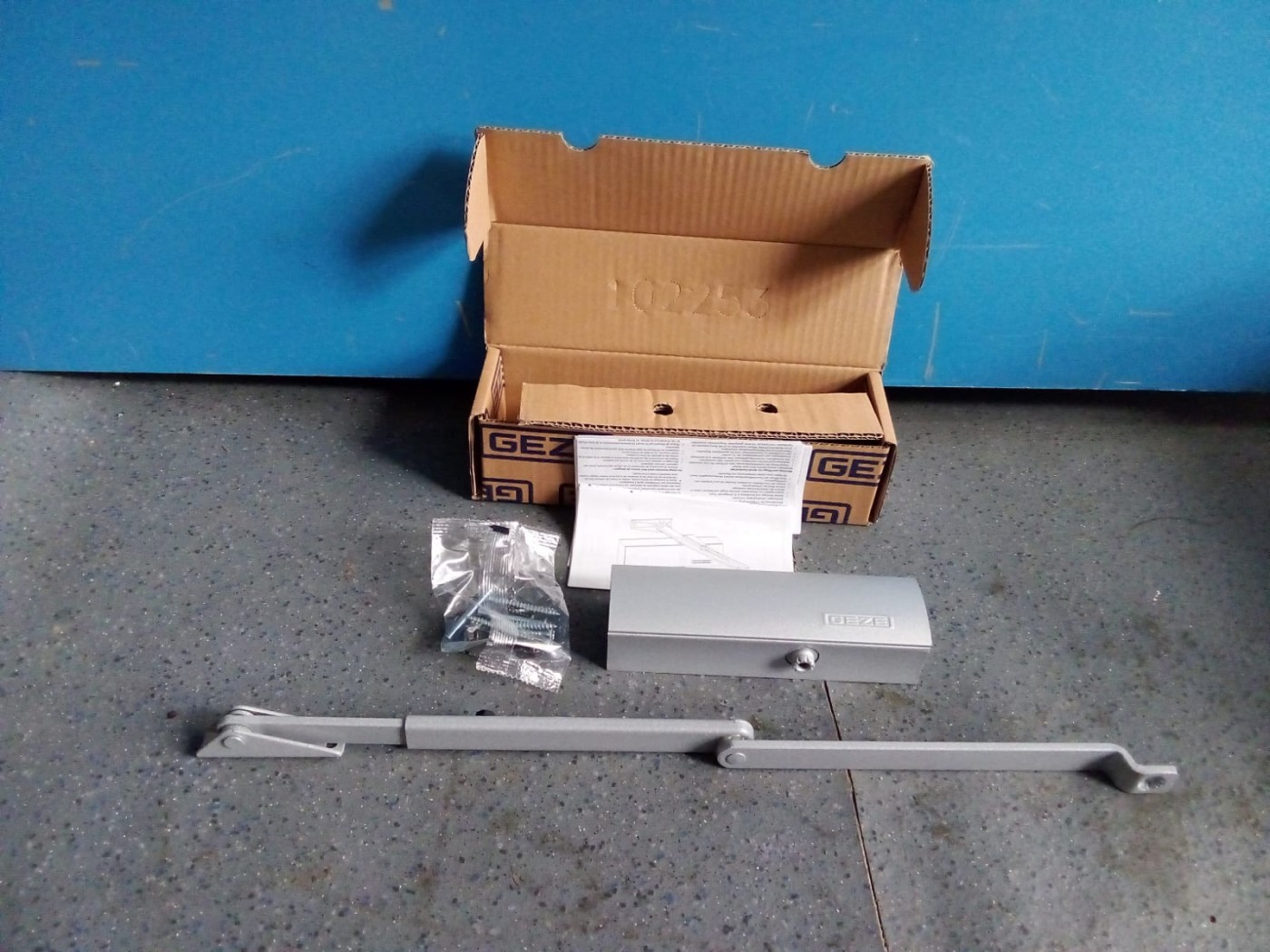 CIERRAPUERTAS GEZE TS 1500 PLATA MATE