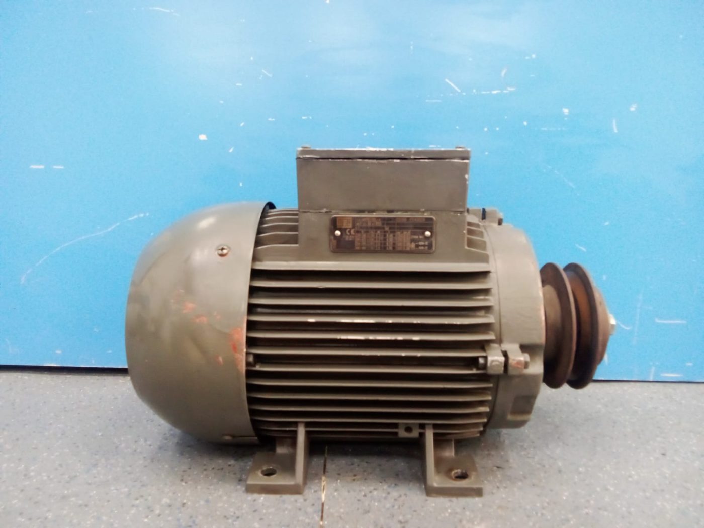 MOTOR TRIFÁSICO SIEMENS 1'1KW 1415 RPM