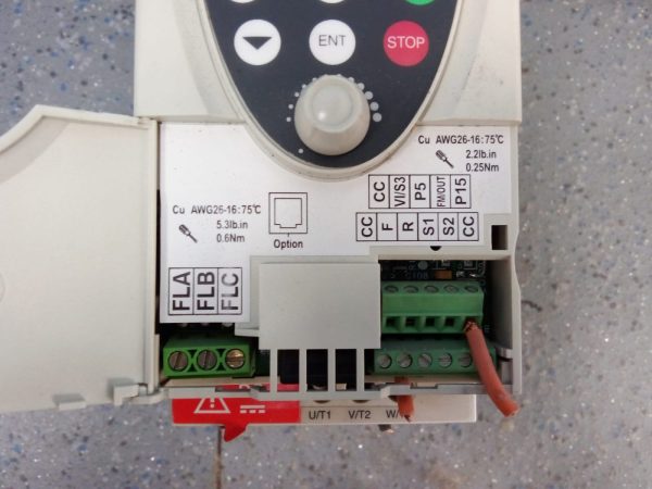 VARIADOR DE FRECUENCIA TOSHIBA VFNC1S-2007PL-W - Imagen 3