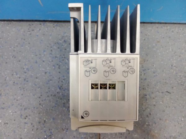 VARIADOR DE FRECUENCIA TOSHIBA VFNC1S-2007PL-W - Imagen 9