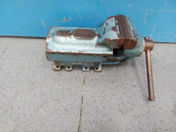 TORNILLO BANCO HIERRO MORDAZAS 10CM - Imagen 7