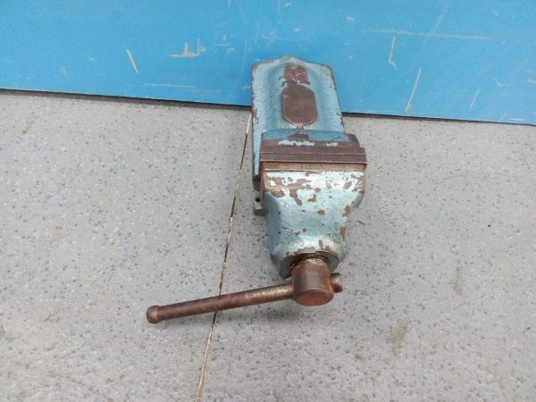 TORNILLO BANCO HIERRO MORDAZAS 10CM - Imagen 3