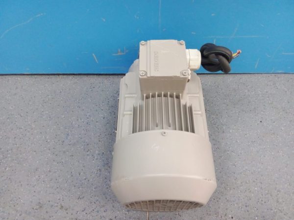 MOTOR ELÉCTRICO TRIFÁSICO SIEMENS 1'1KW- 1415 RPM - Imagen 2