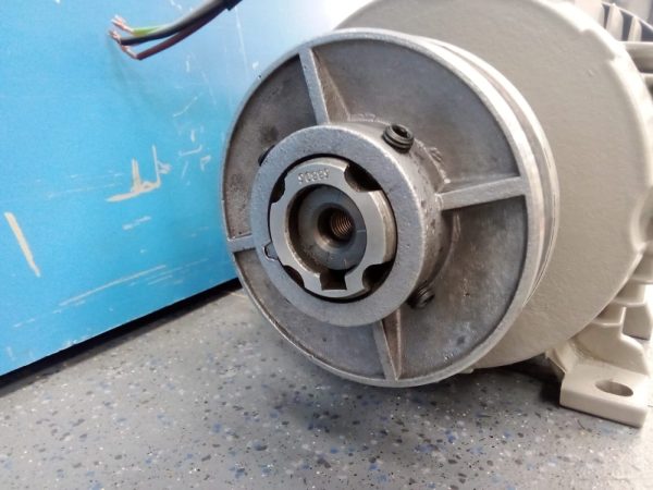 MOTOR ELÉCTRICO TRIFÁSICO SIEMENS 1'1KW- 1415 RPM - Imagen 9