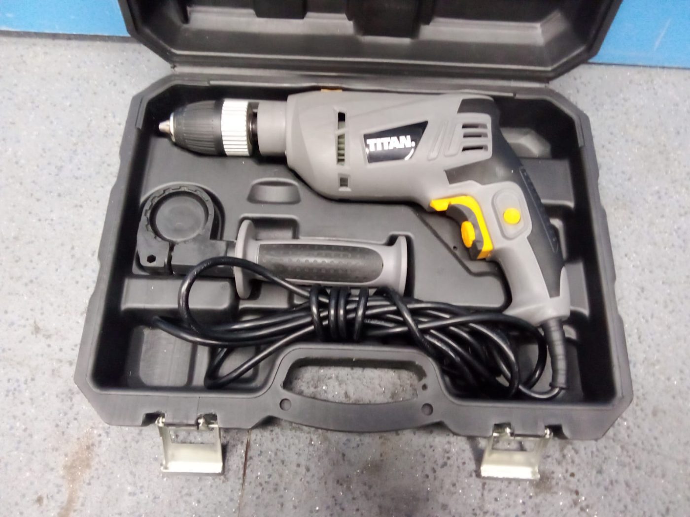 TALADRO PERCUTOR TITAN 710W