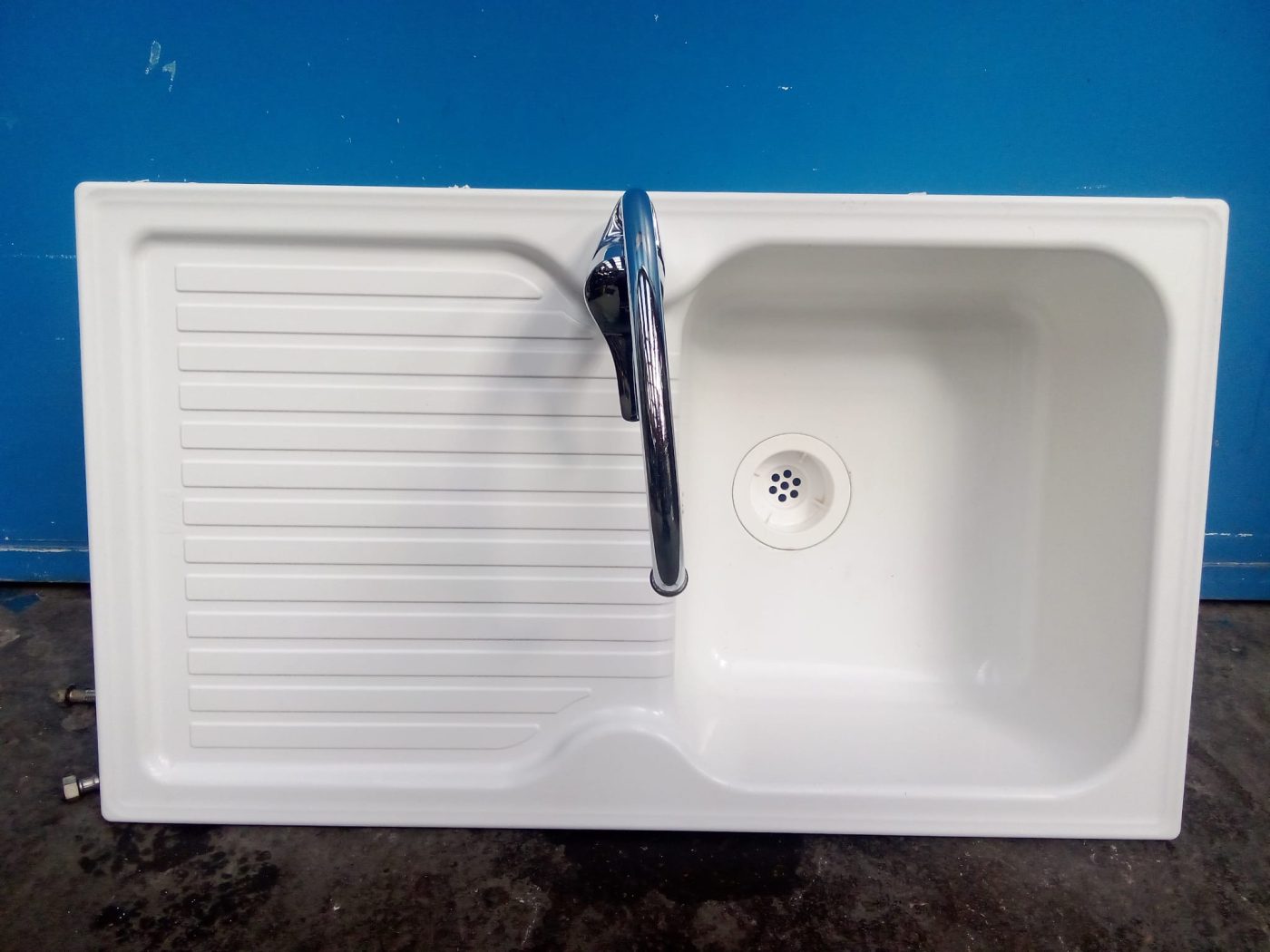 PICA FREGADERO CON GRIFO 85x50x20cm