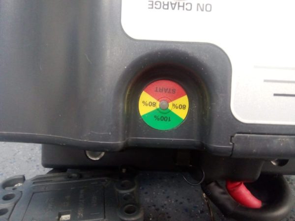 CARGADOR CARRETILLA LINDE 24V - Imagen 3