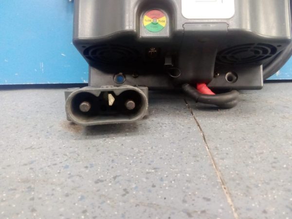 CARGADOR CARRETILLA LINDE 24V - Imagen 5