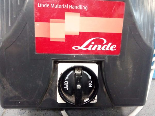 CARGADOR CARRETILLA LINDE 48V - Imagen 8