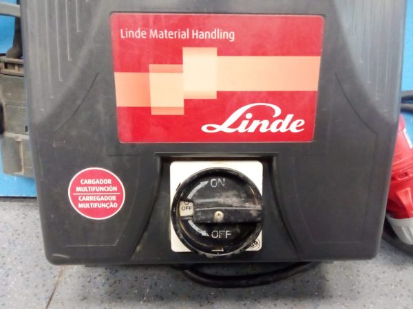 CARGADOR CARRETILLA LINDE 80V - Imagen 5