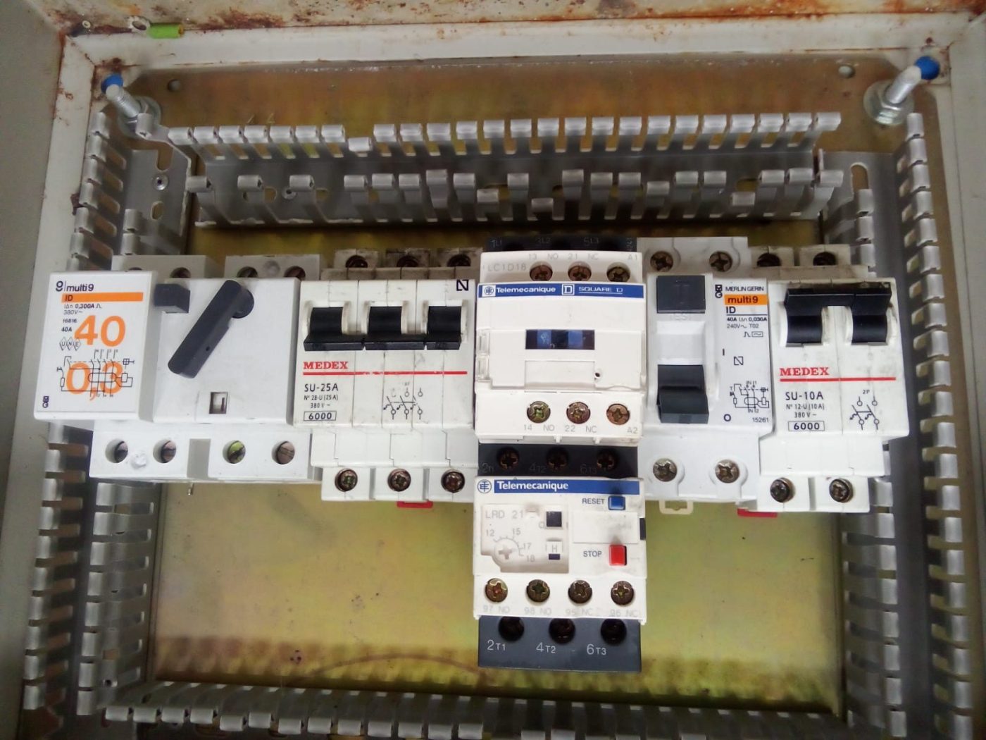 PANEL CONTROL ELÉCTRICO INTERRUPTORES