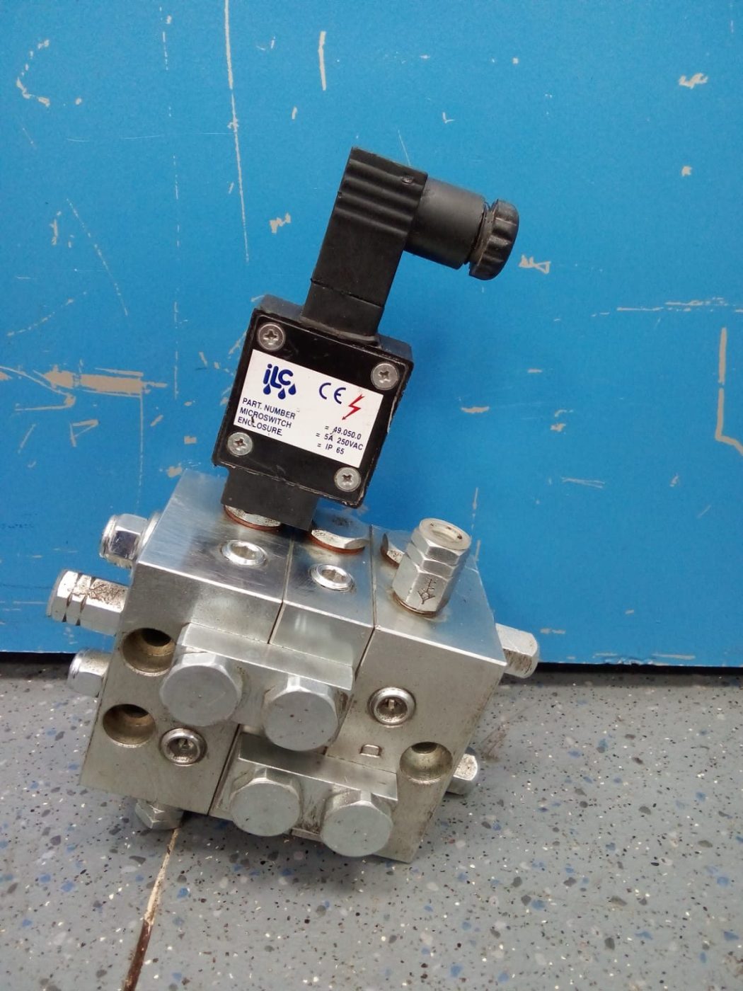 BLOQUE DE VÁLVULA CON MICROINTERRUPTOR ELÉCTRICO ILC