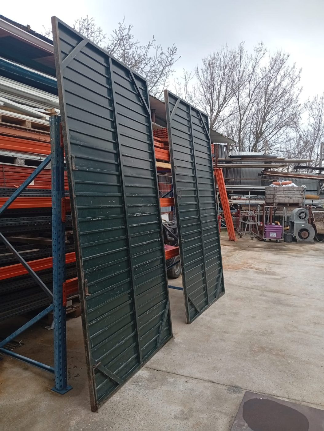 PUERTA METÁLICA ALMACÉN 300x300x4cm