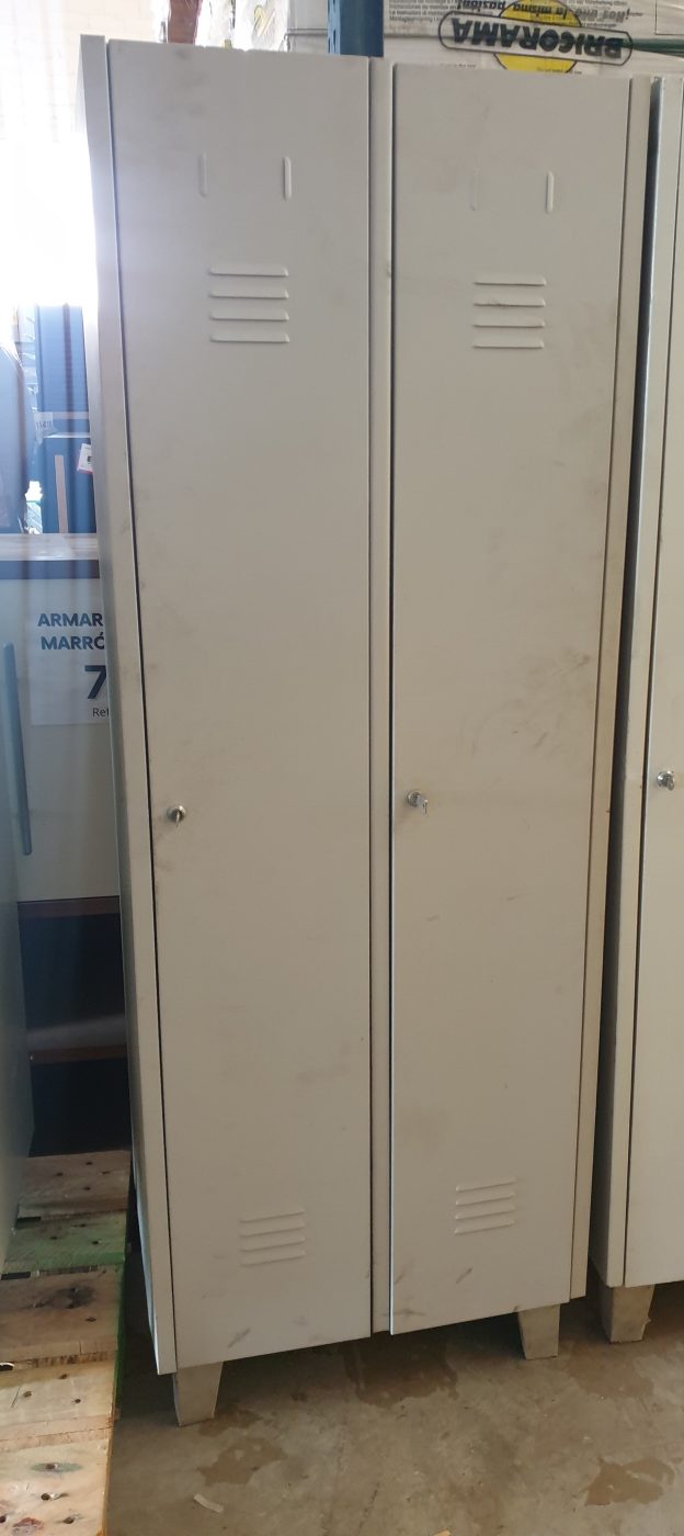 TAQUILLAS VESTUARIO METÁLICAS CON LLAVE 64x46x178CM