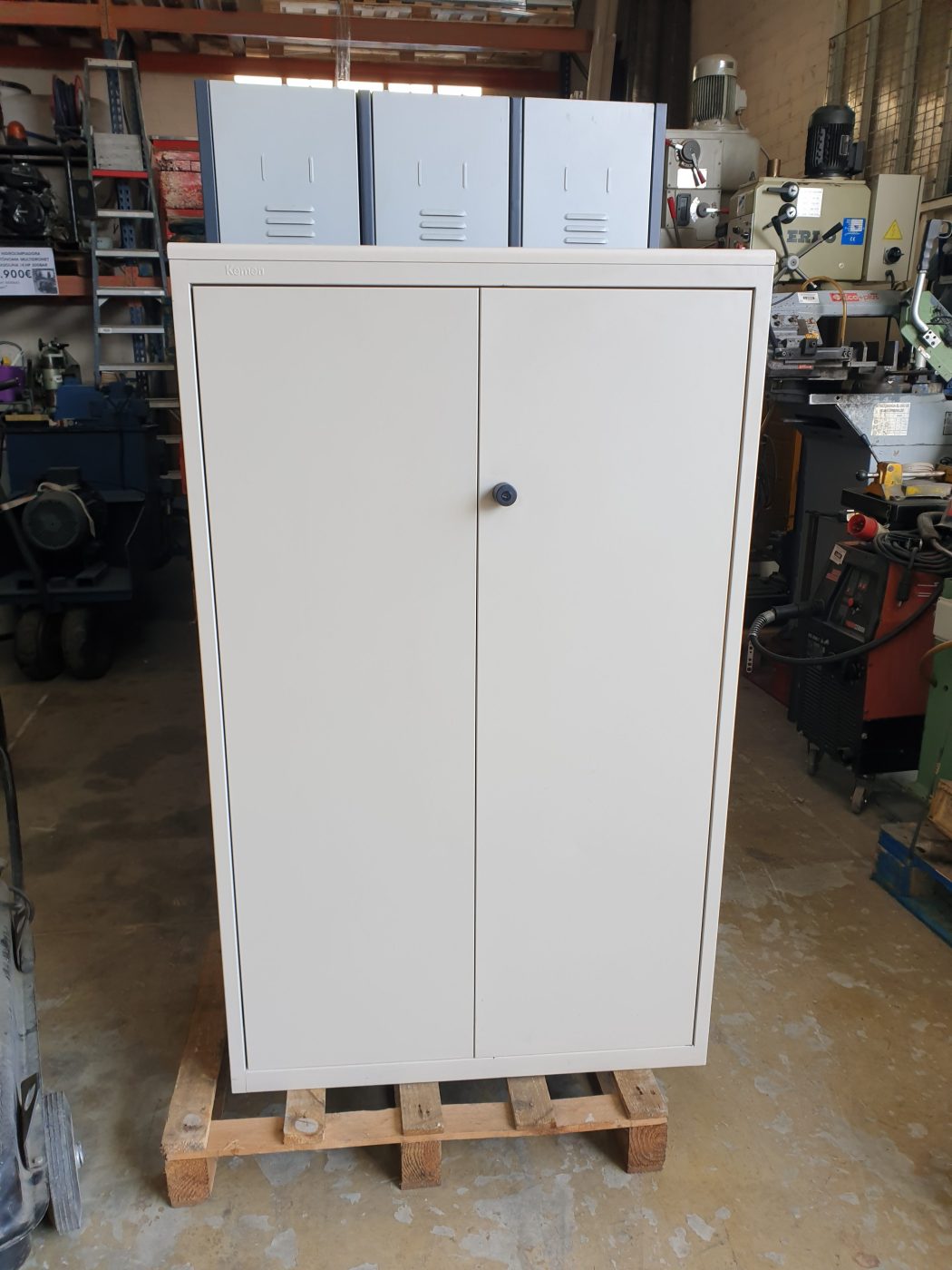 ARMARIO METÁLICO CON LLAVE 130x80x46CM