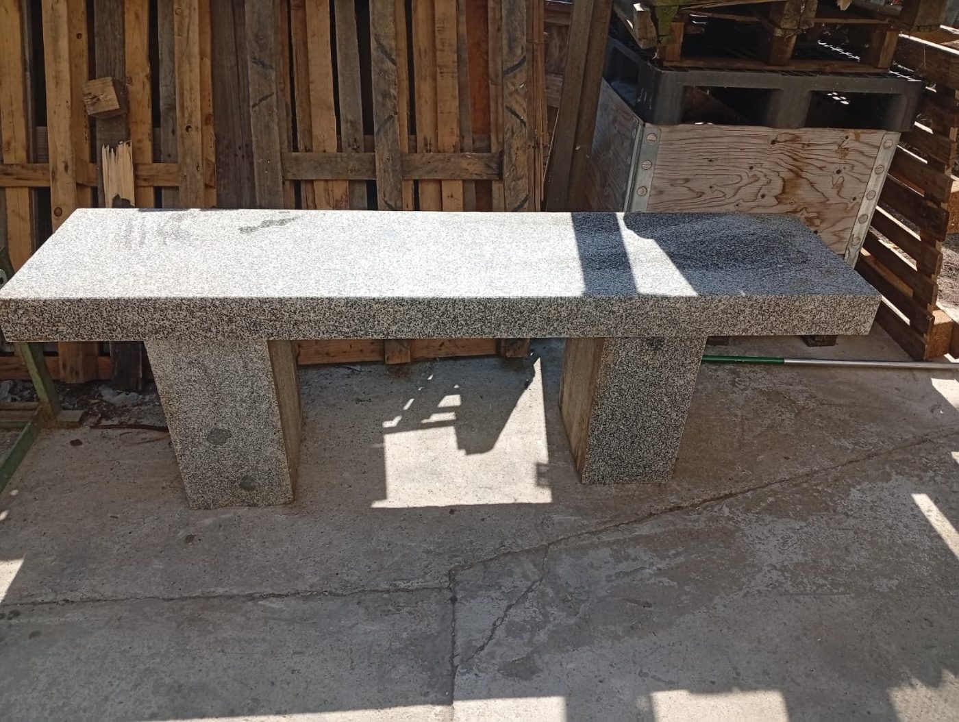BANCO DE PIEDRA GRANITO EXTERIOR 60x180x45cm
