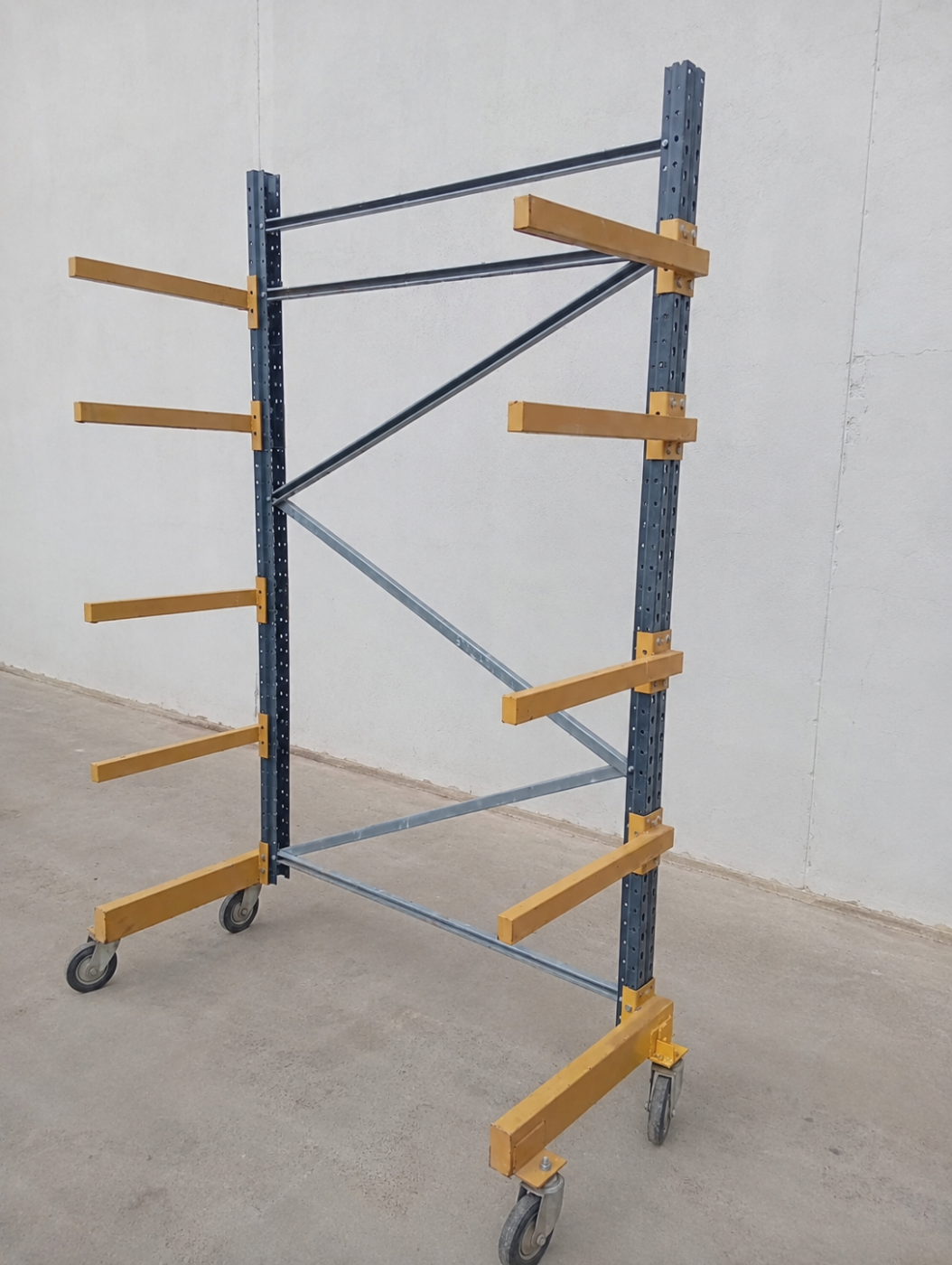 ESTANTERIA CANTILEVER