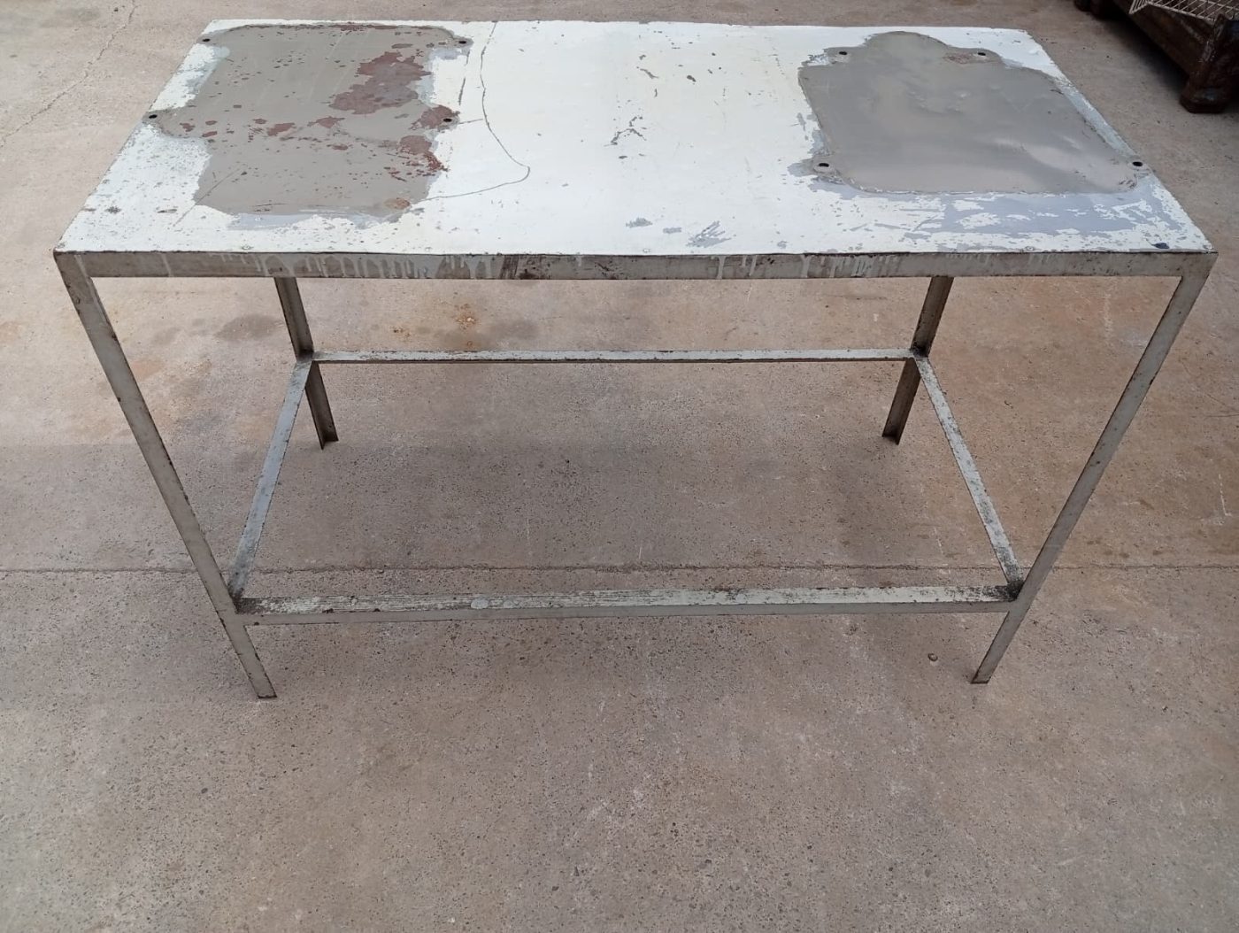 MESA METÁLICA 125x63x90cm