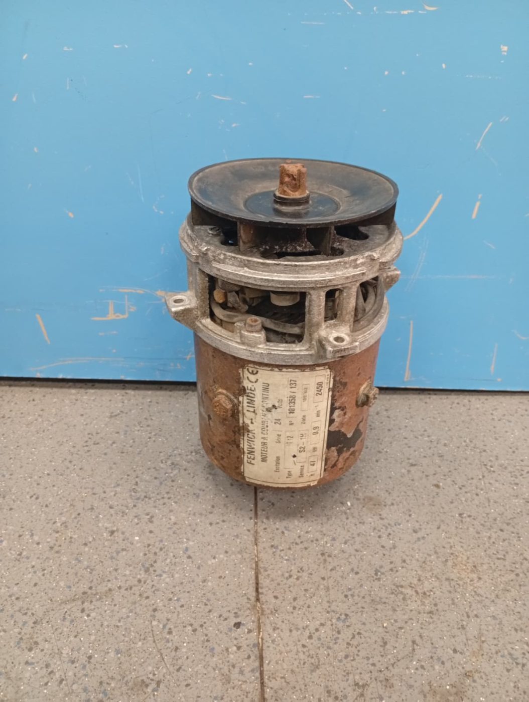 MOTOR ELÉCTRICO CORRIENTE CONTINUA FENWICK LINDE 0'9KW 24V