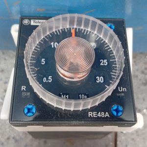 RELÉ TEMPORIZADOR TELEMECANIQUE ANALÓGICO DE PANEL (0,5–30 s) RE48AMH13MW