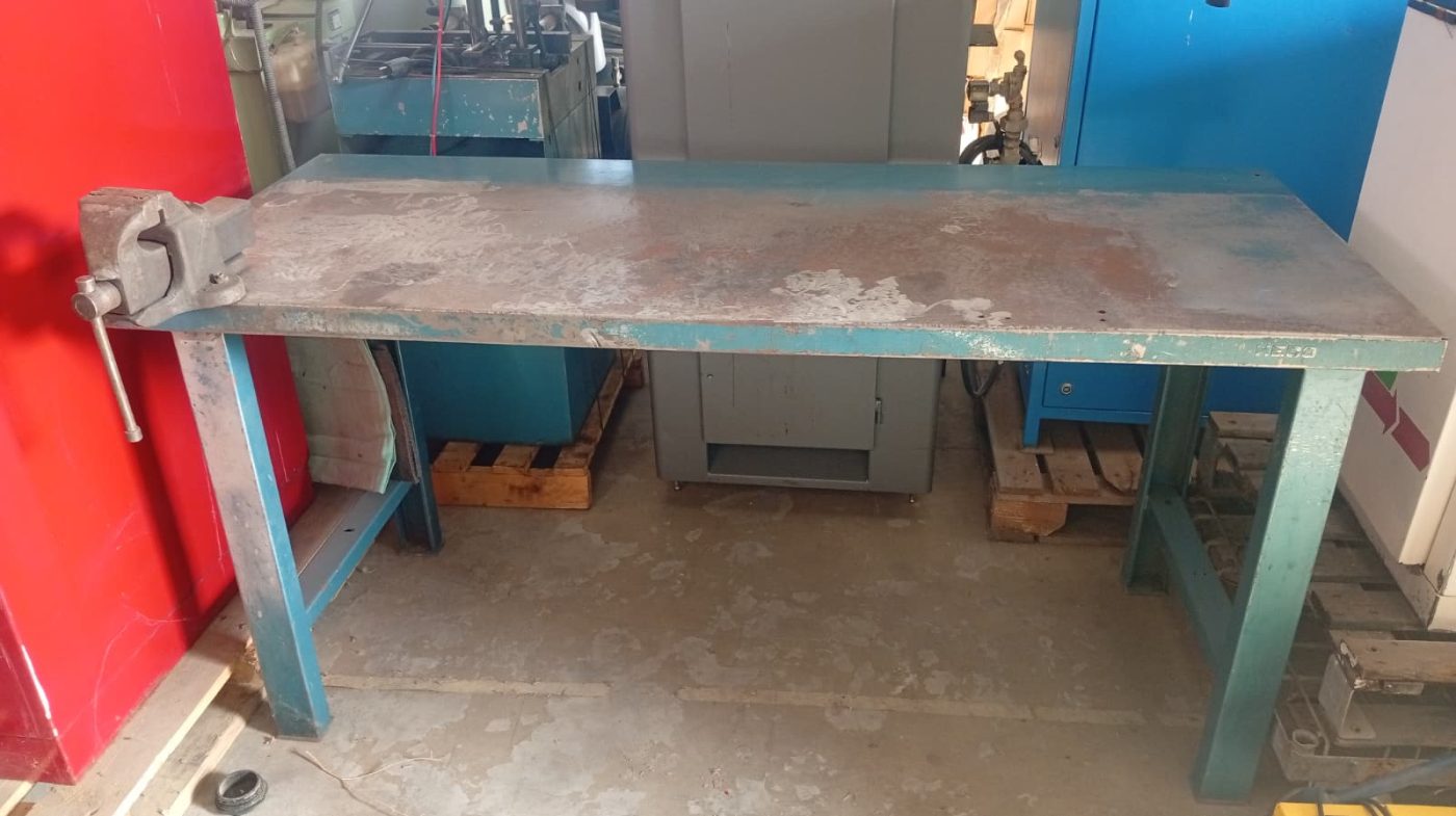 BANCO TRABAJO HECO CON TORNILLO 88x 180x75cm